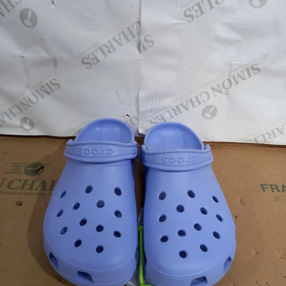 CROCS CLASSIC MOON JELLY SIZE 6/7