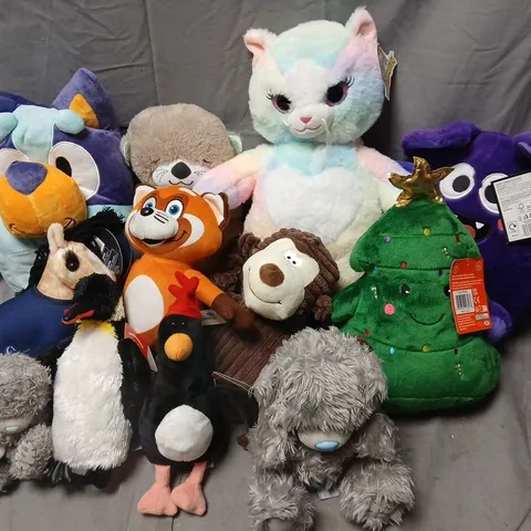 LOT OF 12 ASSORTED PLUSHIES TO INCLUDE TEDDY MOUNTAIN AND WALLACE & GROMIT