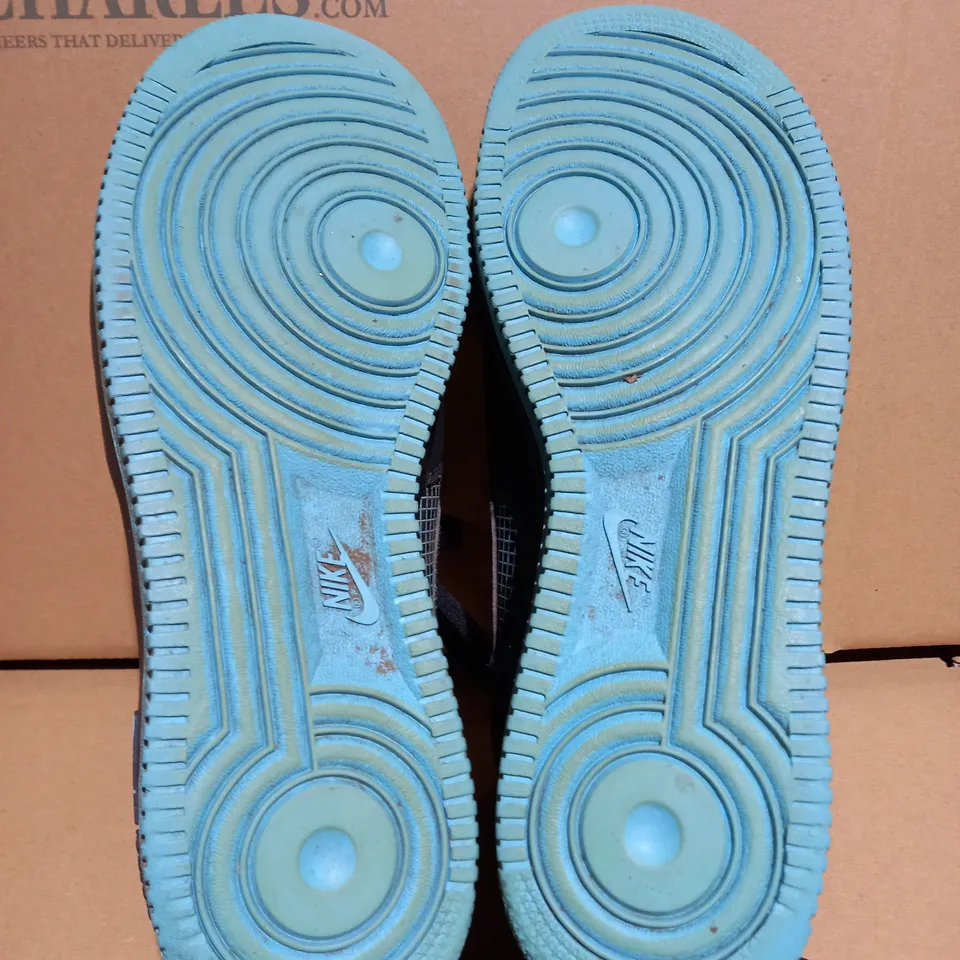 NIKE AIR FORCE 1 '82 TRAINERS - SIZE 11