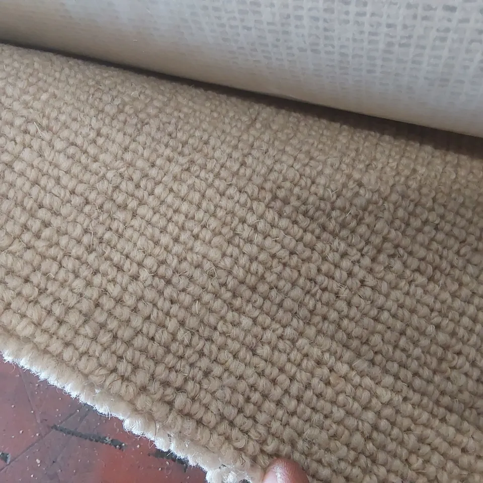 ROLL OF QUALITY TUDOR CO-ORDINATES LINEN CARPET - APPROXIMATELY 2 x 5m