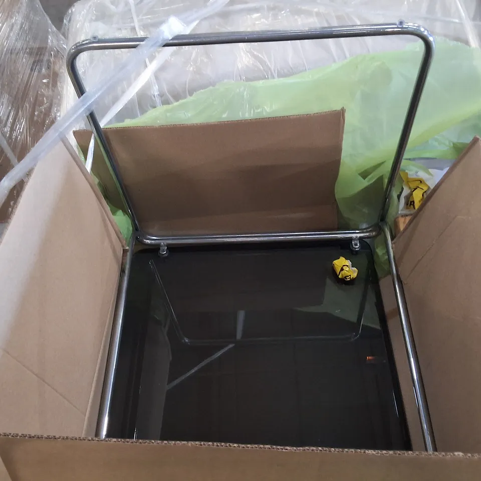 PALLET OF ASSORTED SOFA AND FLAT PACK FURNITURE PARTS TO INCLUDE DINING CHAIRS AND FOLDING BED