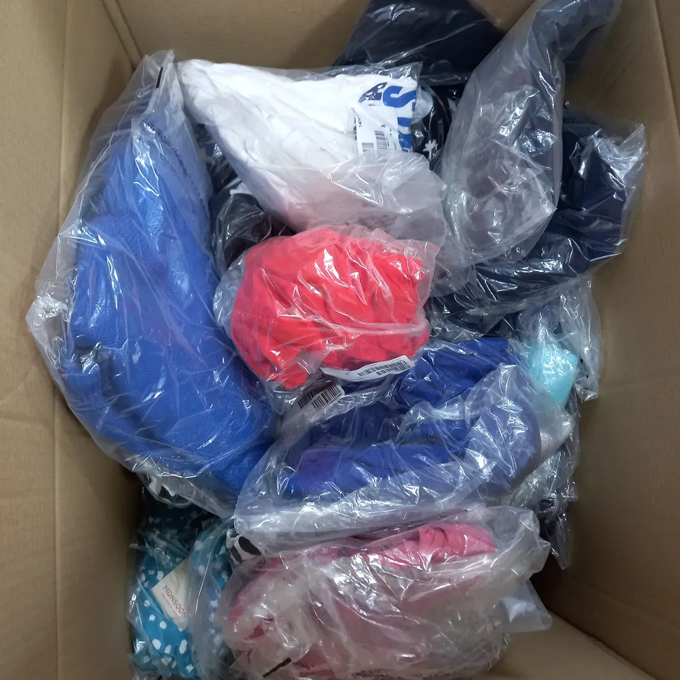 BOX OF APPROXIMATELY 20 ASSORTED CLOTHING ITEMS TO INCLUDE GILET, JUMPER, TOPS ETC