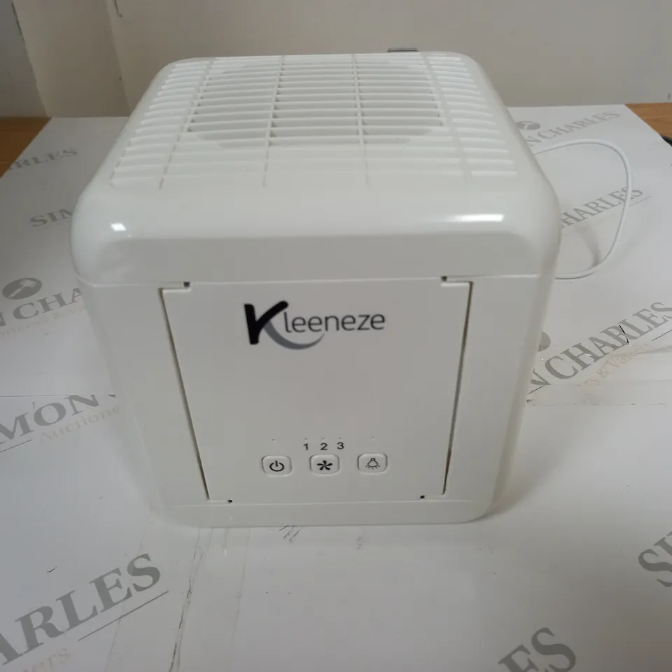 BOXED KLEENEZE ICE CUBE PLUS PERSONAL SPACE COOLER