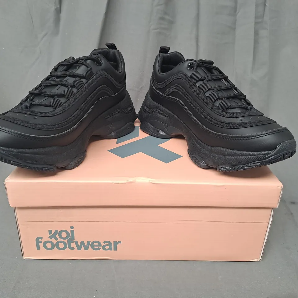BOXED PAIR OF KOI LIZZIES V2 EXTRA CHUNKY TRAINERS IN BLACK EU SIZE 36