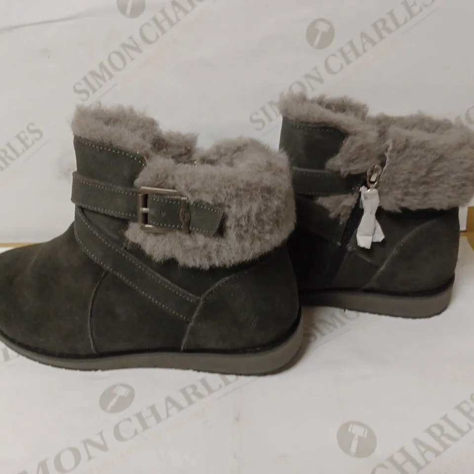 EMU AUSTRALIA MERAK SUEDE BOOTS, DARK GREY, UK SIZE 7