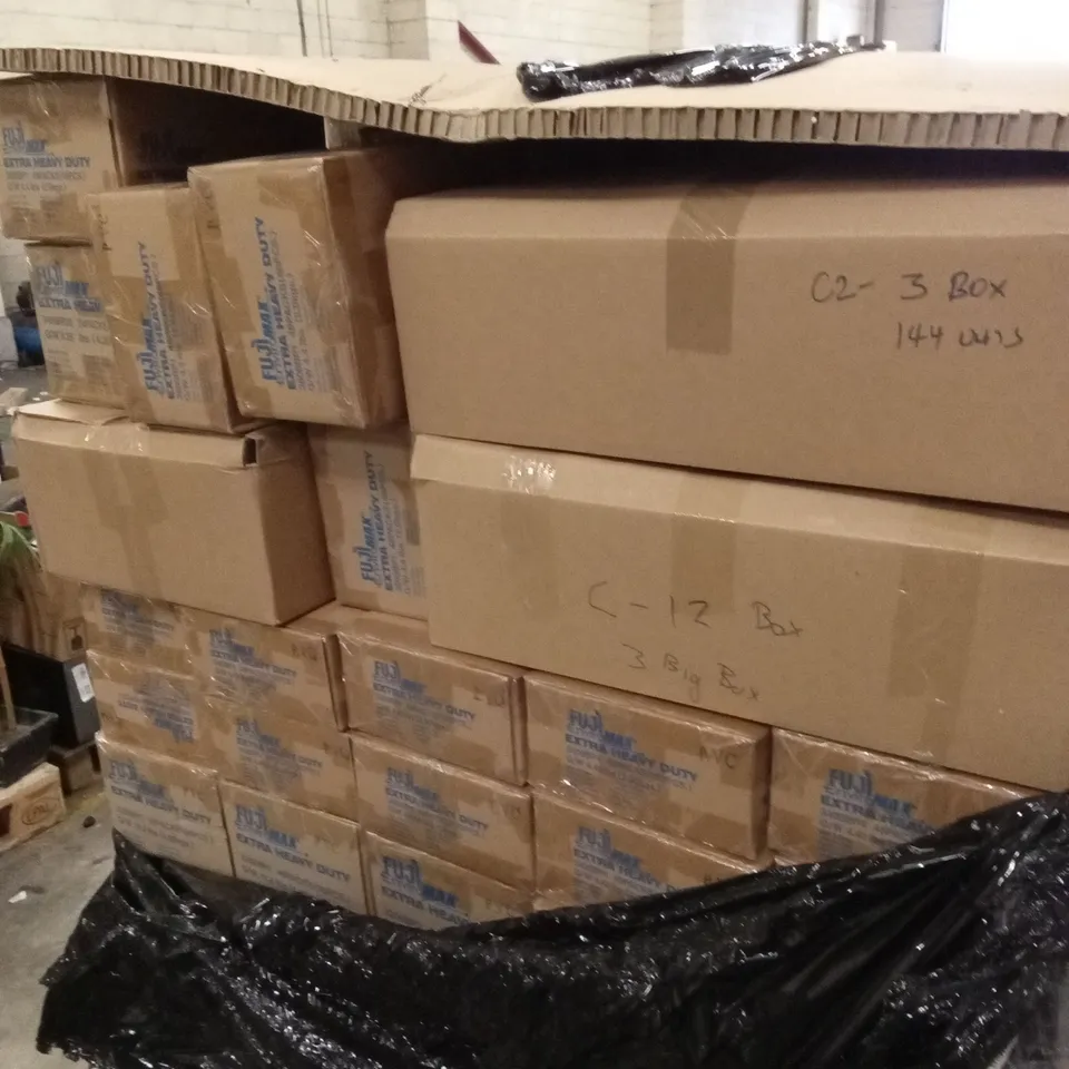 PALLET TO CONTAIN A VERY LARGE ASSORTMENT OF FUJI HEAVY DUTY BATTERIES - MODELS VARY