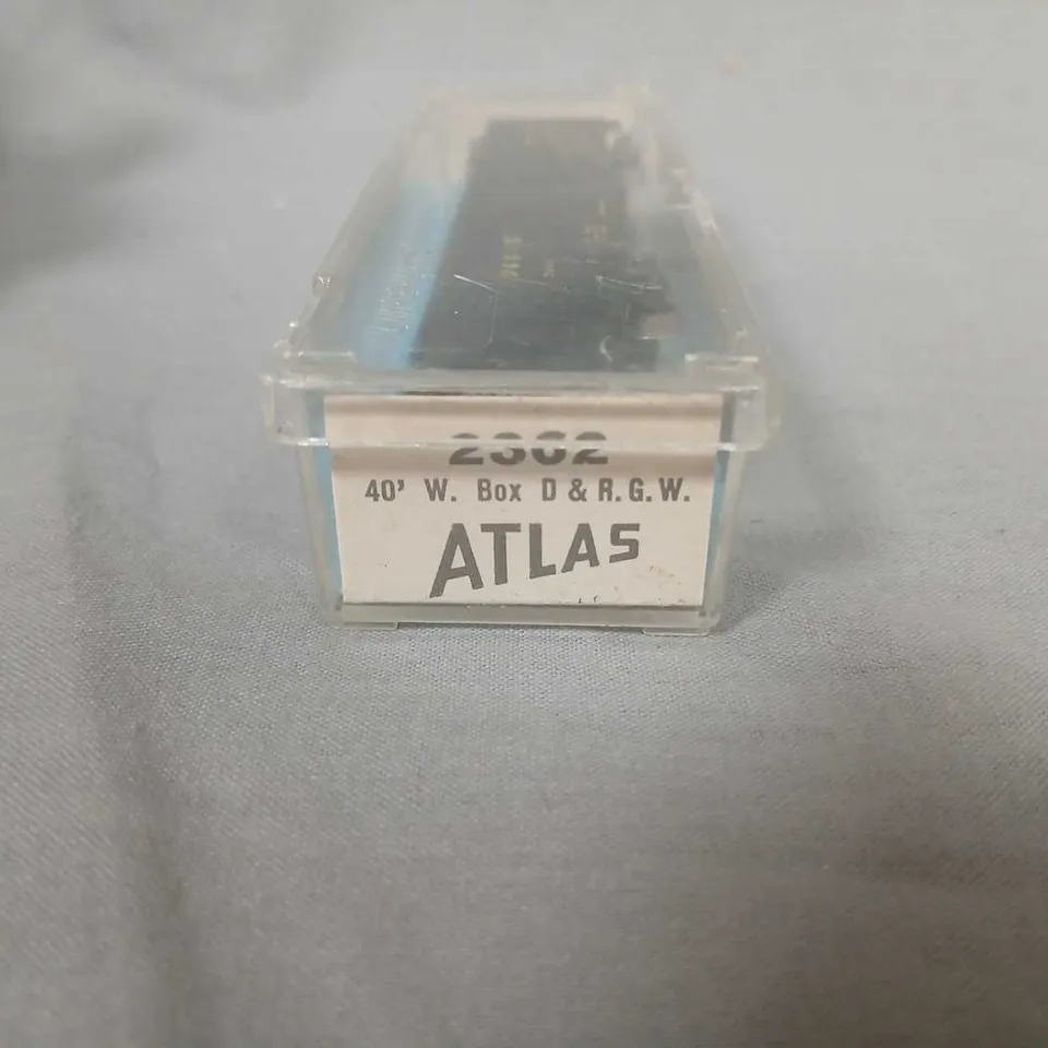 LNER 460 STEAM LOCOMOTIVE WITH ATLAS BOXED FREIGHT CARS