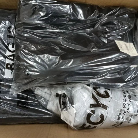 APPROXIMATELY 20 ASSORTED CLOTHING ITEMS IN VARIOUS SIZES, COLOURS & STYLES TO INCLUDE LOW RISE WIDE JEAN, BOX FIT HOODIE, DOUBLE LAYER WOVEN SHORT, ETC