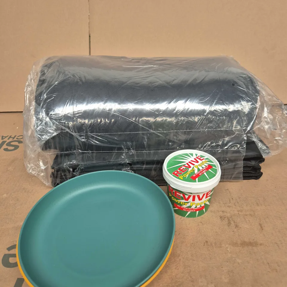 APPROXIMATELY 15 ASSORTED HOUSEHOLD PRODUCTS TO INCLUDE PLASTIC PLATES, HOME DECOR, POWER PASTE ETC 