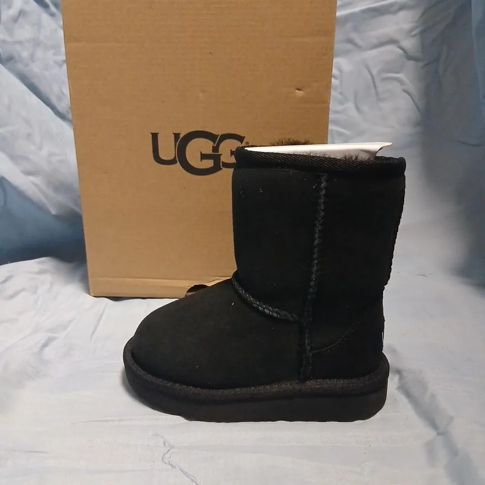 UGG KIDS' BLACK SHORT BOOTS – SHEARLING-LINED, UK 5 YOUNGSTER
