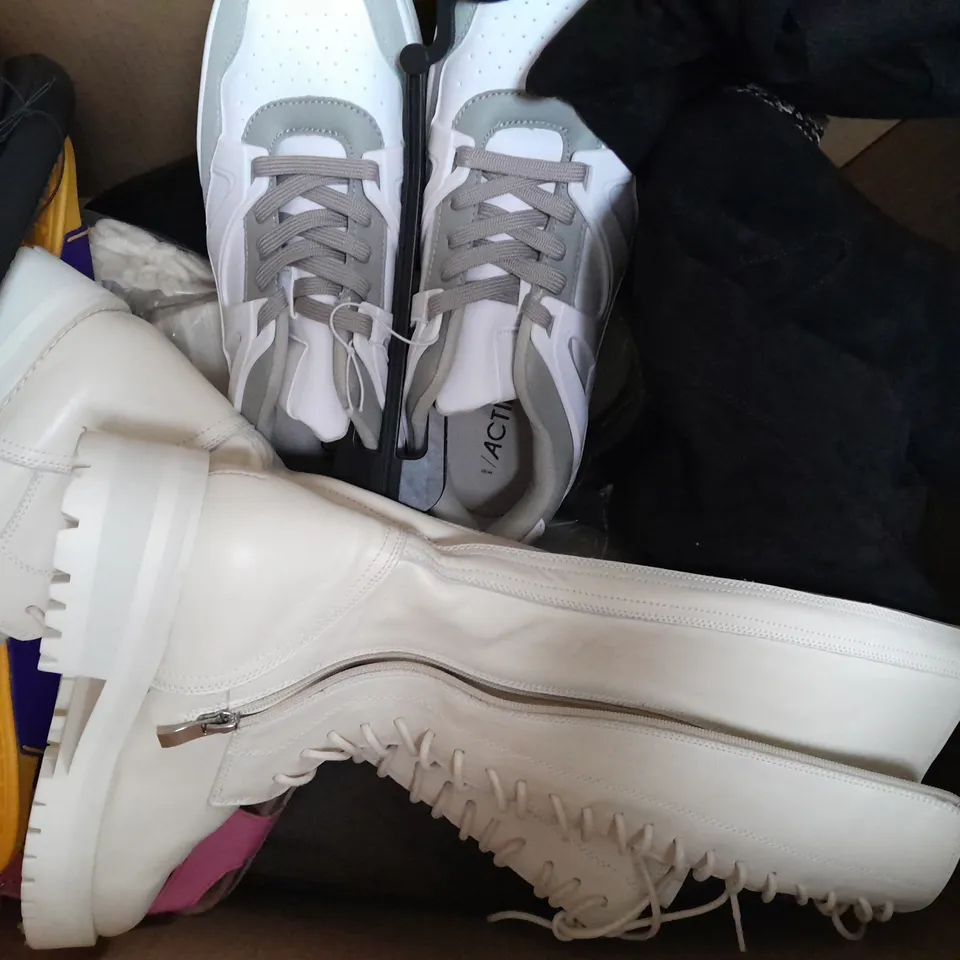 BOX OF APPROXIMATELY 15 ASSORTED PAIRS OF SHOES AND FOOTWEAR ITEMS IN VARIOUS COLOURS, STYLES, AND SIZES - COLLECTION ONLY