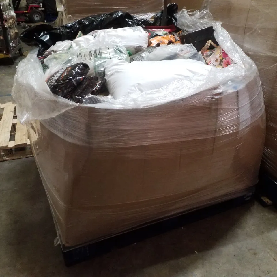 PALLET CONTAINING ASSORTED GARDEN SUPPLIES INCLUDING CHARCOALS & BBQ PELLETS, ASSORTED SEEDS & COMPOST BAGS