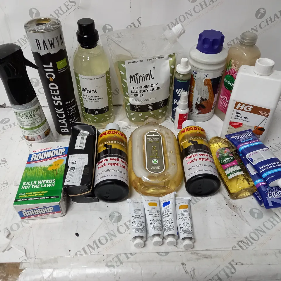 APPROXIMATELY 25 CLEANING PRODUCTS INCLUDING: MINIML LAUNDRY REFILL, MOULD MAGIC EXTREME