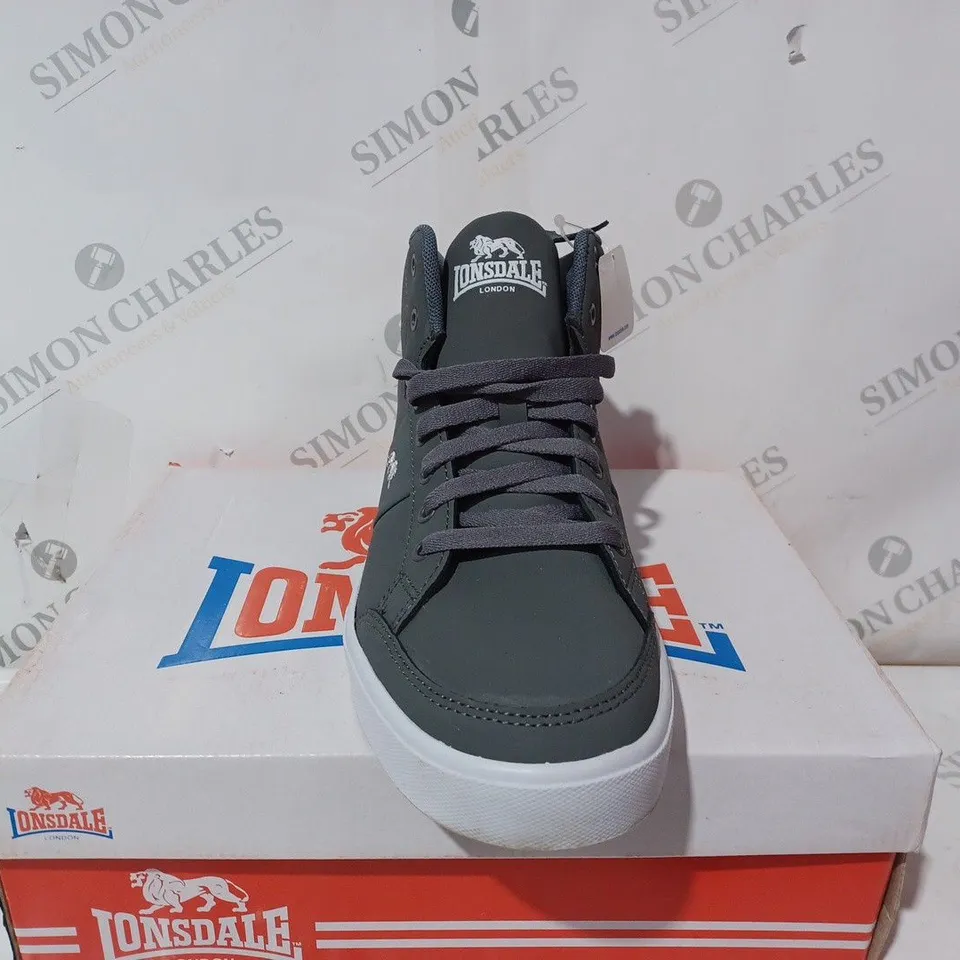 BOXED LONSDALE CANONS MENS TRAINERS - SIZE 9