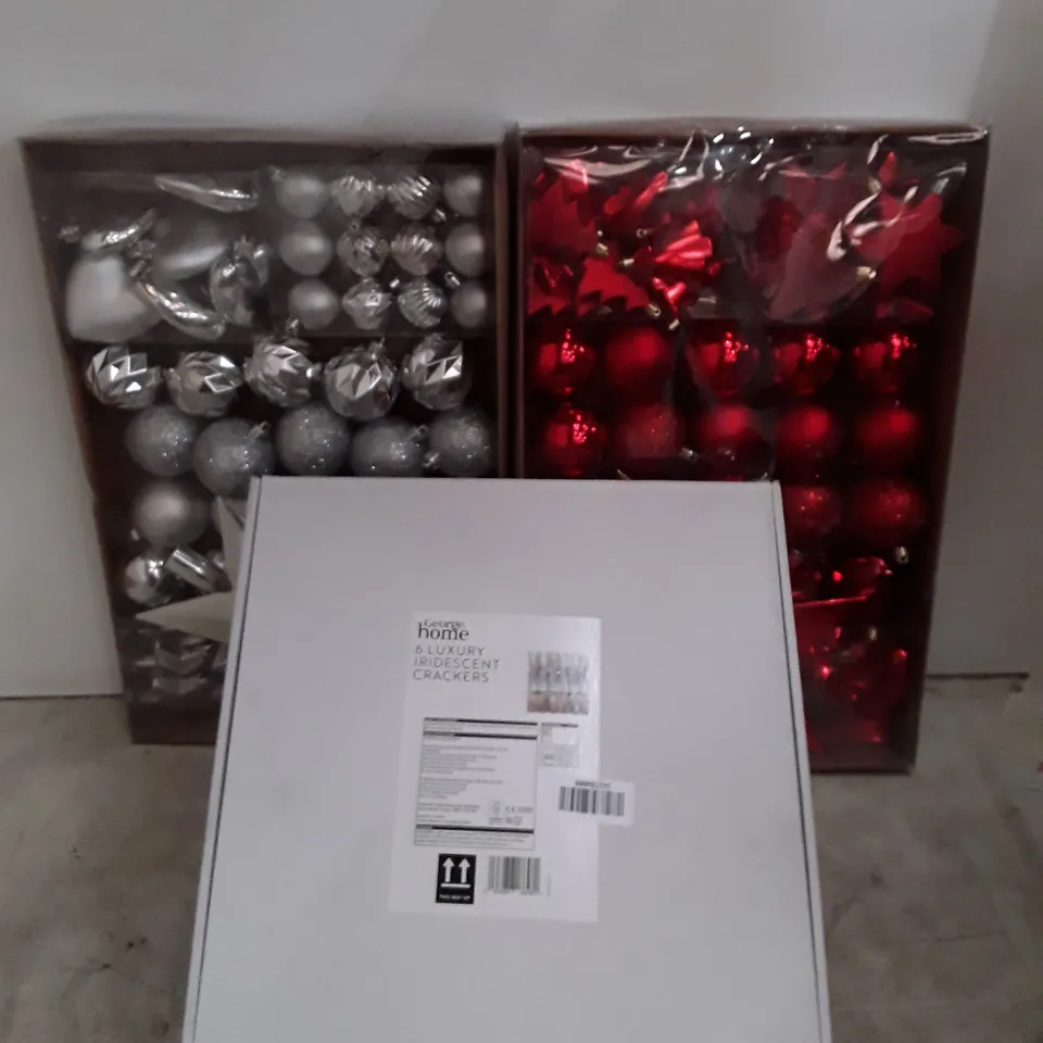 BOX CONTAINING APPROXIMATELY 7 ASSORTED BRAND NEW CHRISTMAS DECORATIONS 