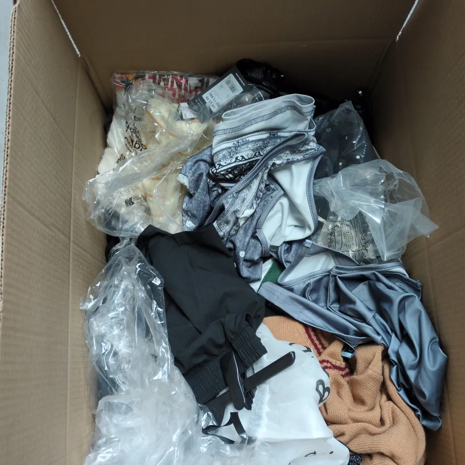 BOX OF APPROXIMATELY 18 ASSORTED CLOTHING ITEMS TO INCLUDE: UNDER ARMOUR PANTS AND ZARA CROP CARDIGAN 