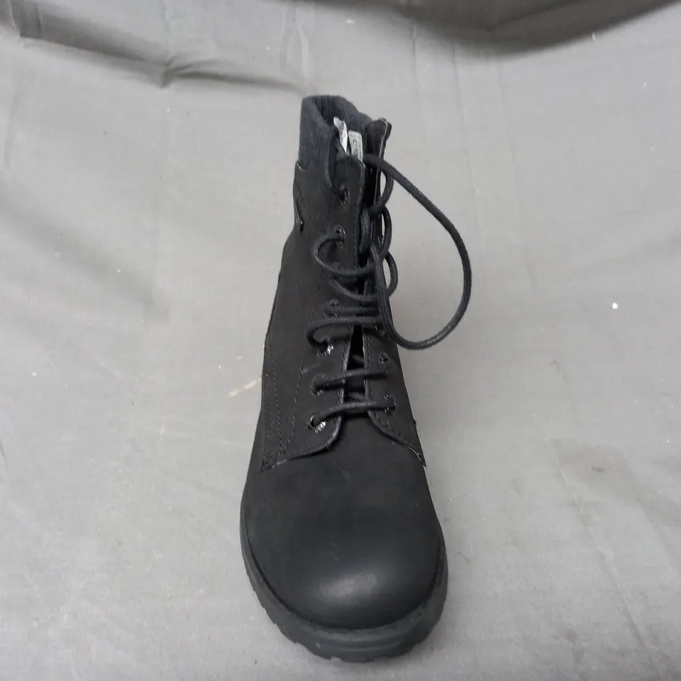BOXED PAIR OF FIRETRAP MYSTIC BOOTS IN BLACK UK SIZE 5