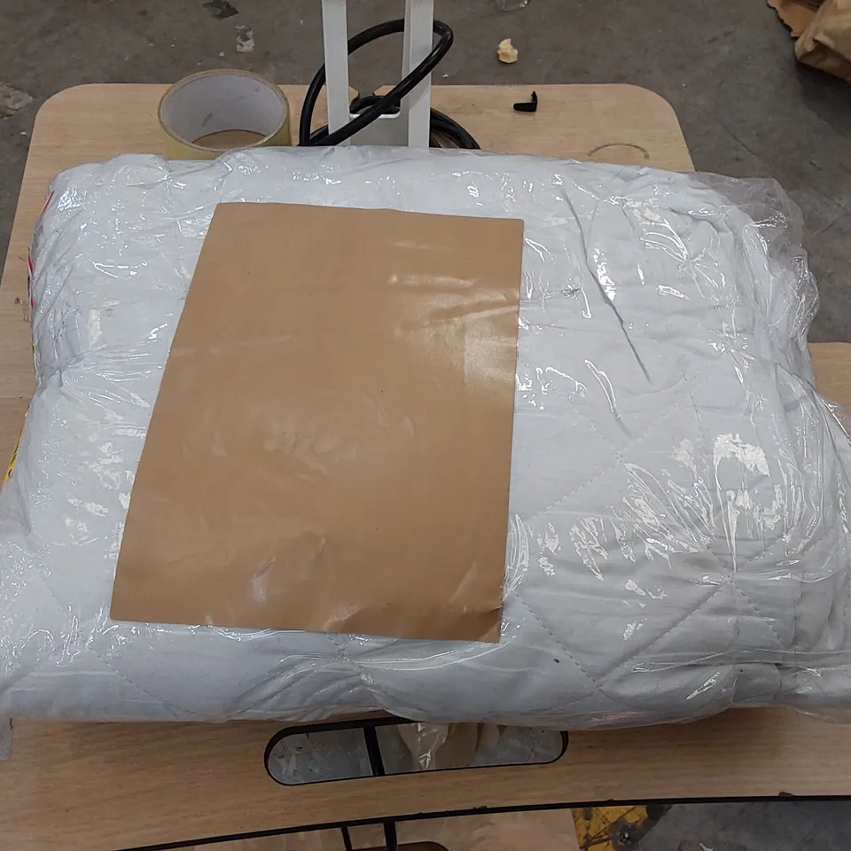 BAGGED SILENTNIGHT SUPERSOFT WATERPROOF MATTRESS TOPPER // SIZE UNSPECIFIED (1 ITEM)