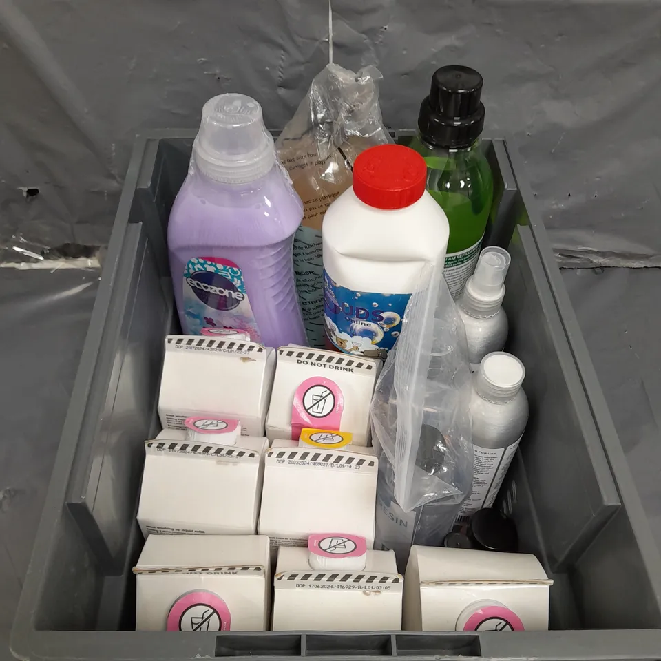 TOTE OF APPROX 10 CLEANING PRODUCTS TO INCLUDE WASHING UP LIQUID , FABRIC CONDITIONER , LAUNDRY LIQUID , ETC 