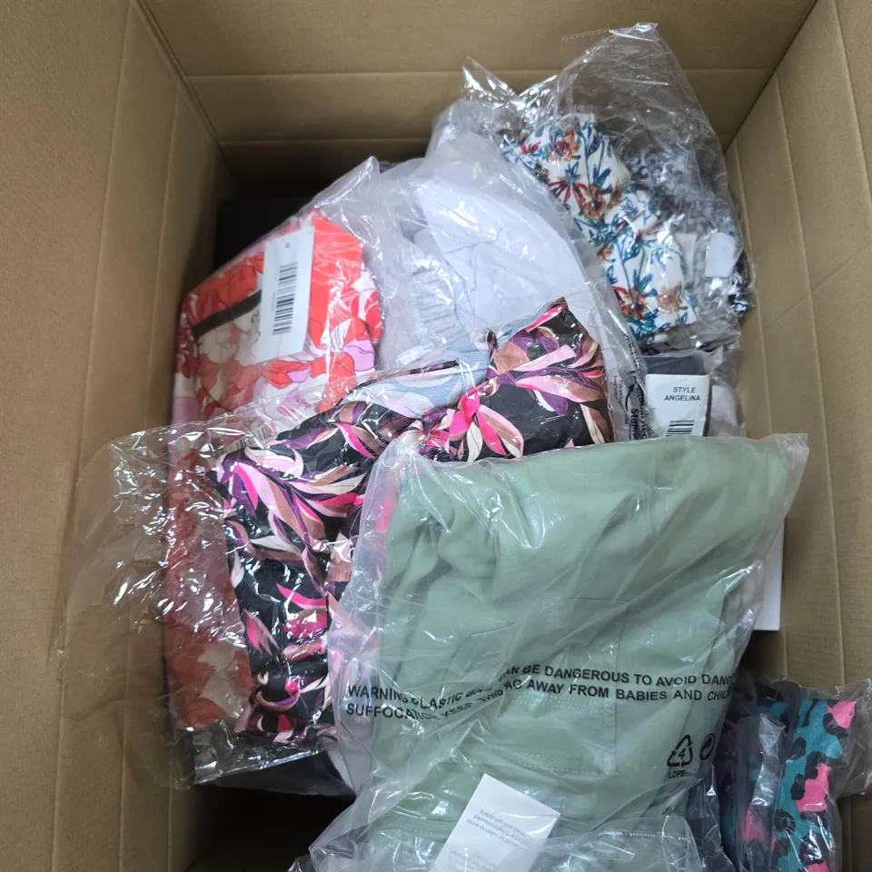 BOX OF APPROXIMATELY 15 ASSORTED CLOTHING ITEMS IN VARIOUS COLOURS, SIZES AND STYLES