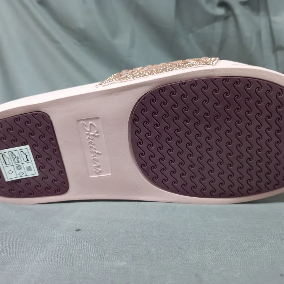 BOXED PAIR OF SKECHERS SANDALS IN ROSE GOLD SIZE 6