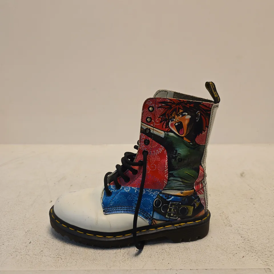 DR. MARTENS WHITE HIGH-TOP BOOTS – UK 6 (EU 39) – PRINT DESIGN