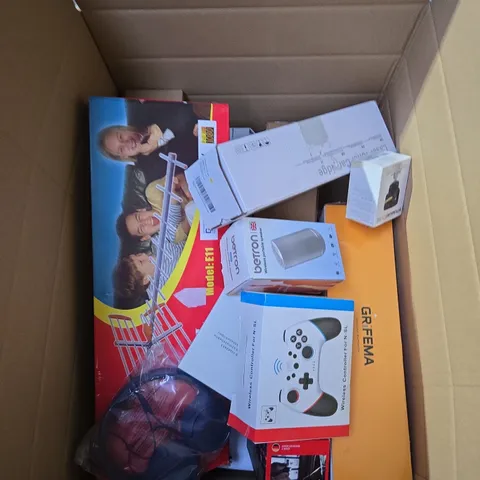 LARGE BOX OF ASSORTED HOUSEHOLD ITEMS TO INCLUDE SPEAKERS, ANTENNA AND WIRELESS CONTROLLER