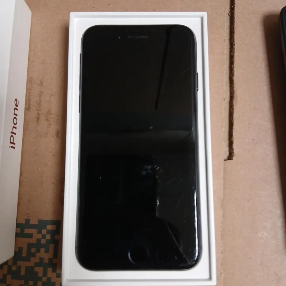 APPLE IPHONE SE (2020)  -  – BOXED
