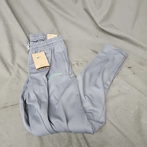NIKE DRI-FIT ACADEMY PANTS IN SMOKE VAPOR – MEN'S - S