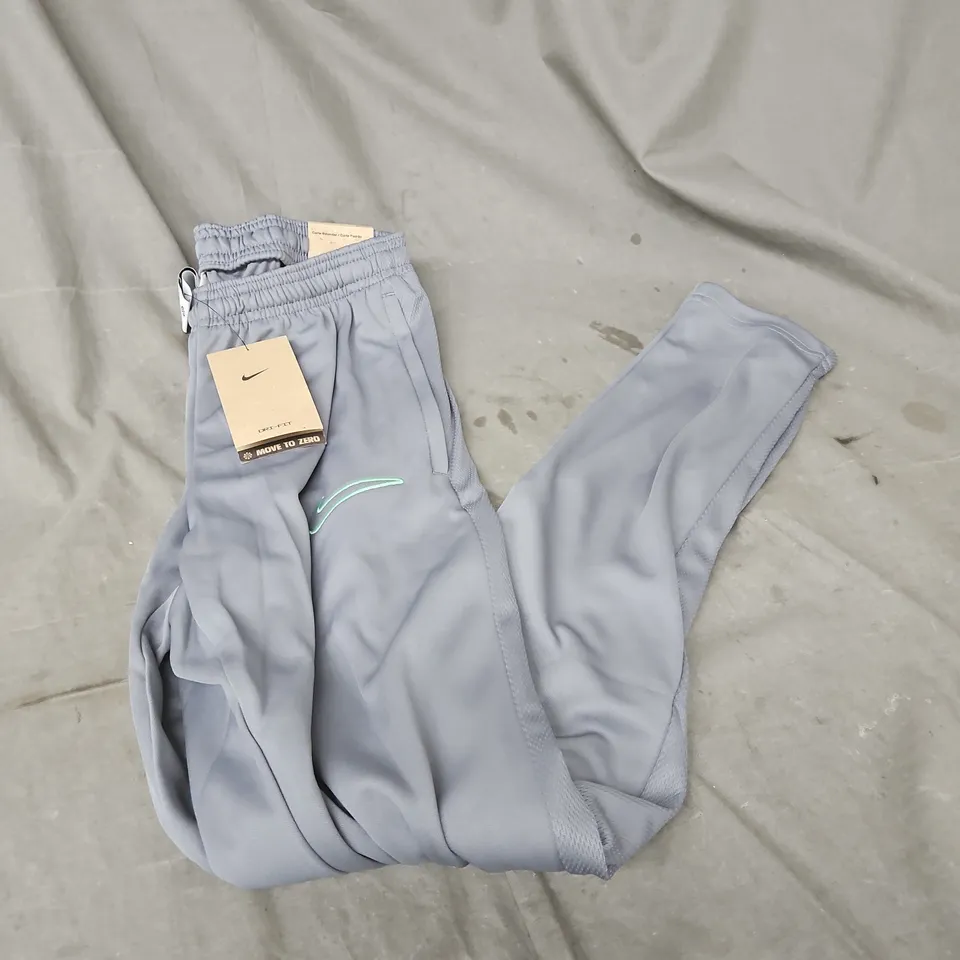 NIKE DRI-FIT ACADEMY PANTS IN SMOKE VAPOR – MEN'S - S