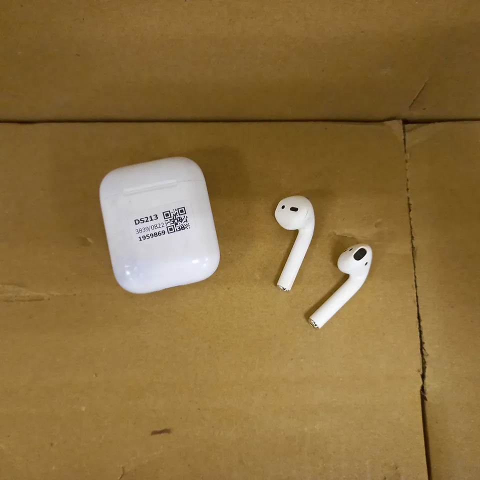 BOXED APPLE AIRPODS