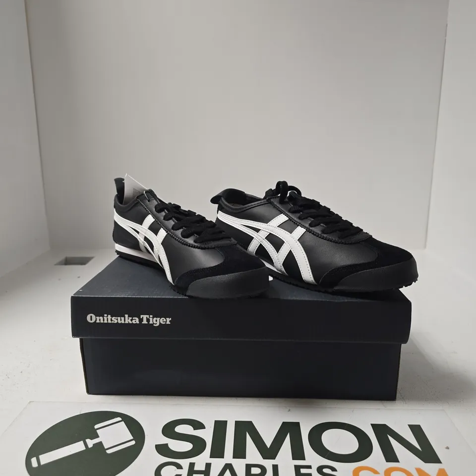 BOXED PAIR OF ONITSUKA TIGER MEXICO 66 SHOES SIZE UK 5