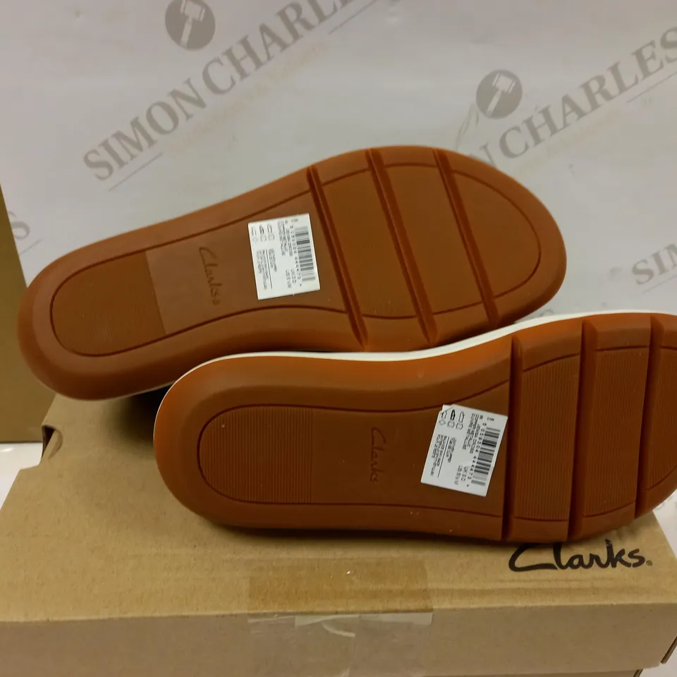 BRAND NEW CLARKS JEMSA CROSS SANDAL - SIZE 3