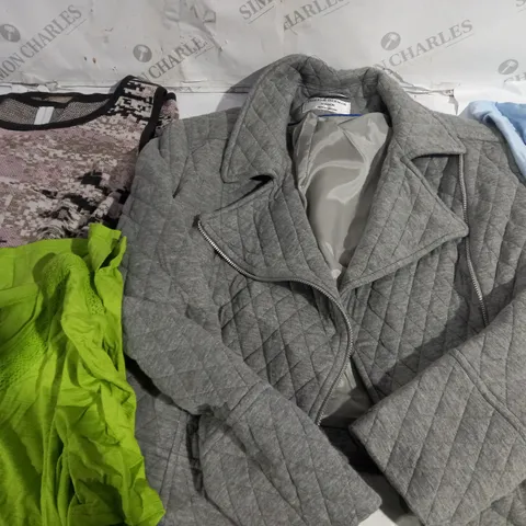 BOX OF APPROX 30 ASSORTED CLOTHING TO INCLUDE - RUTH LANGSFORD - HELENE BERMAN - MARLE WYNNE ECT - COLLECTION ONLY