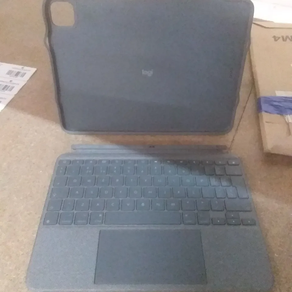 LOGITECH COMBO TOUCH IPAD PRO 11" KEYBOARD CASE