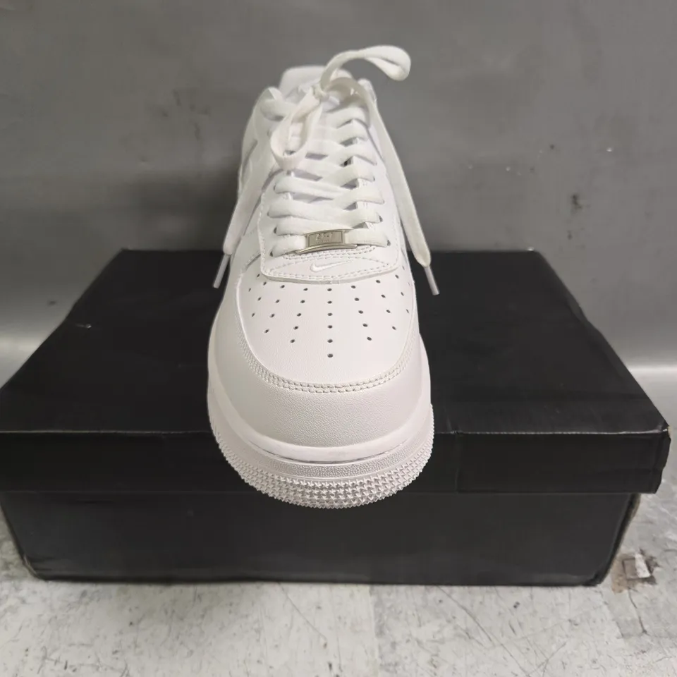 BOXED PAIR OF NIKE AIR FORCE 1 LOW SUPREME SHOES IN WHITE SIZE UK 11