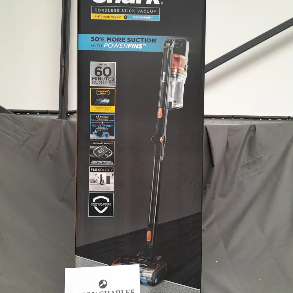 SHARK ANTI HAIR WRAP CORDLESS STICK VACUUM SINGLE BATTERY