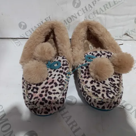 WHITE STUFF COSY LEOPARD MOCCASIN SLIPPER - UK SIZE 6