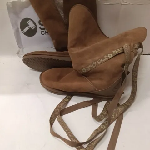 BROWN SUEDE ANKLE BOOTS WITH SHEARLING LINING (NO SIZE SHOWN - ESTIMATED SIZE UK7/8W)