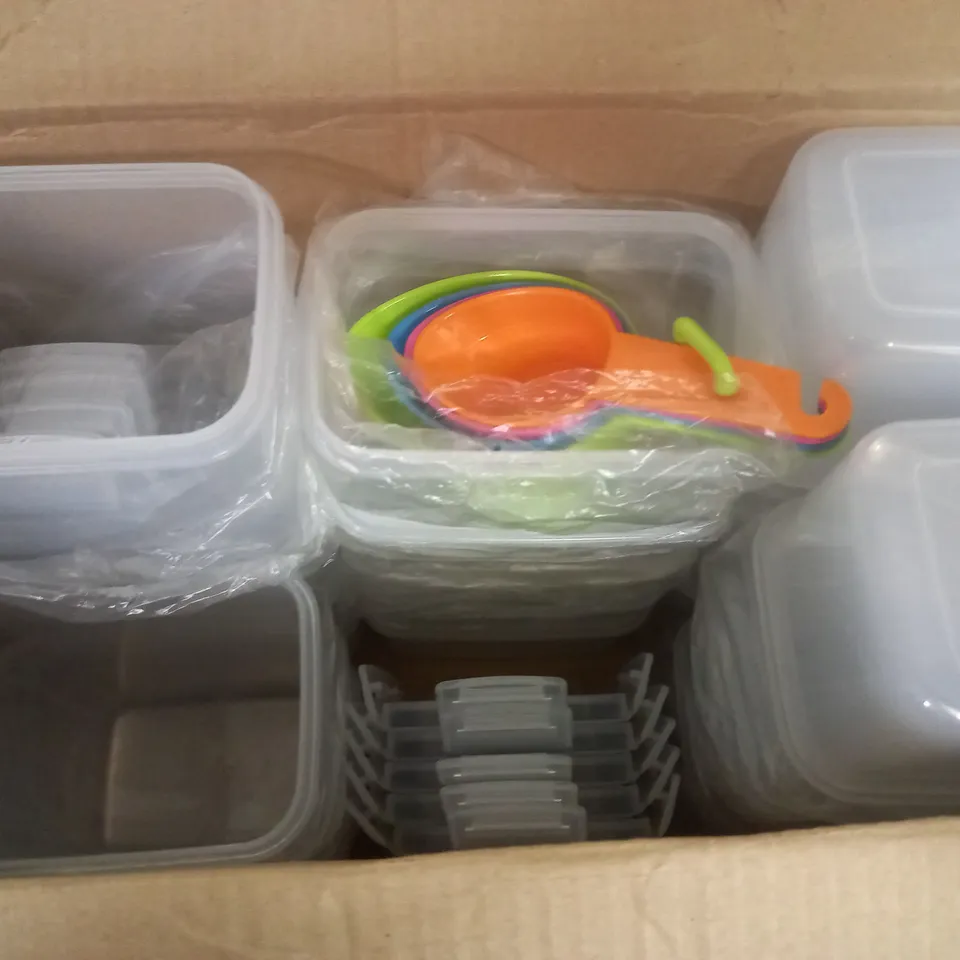BOX OF APPROXIMATELY 10 UNBRANDED PLASTIC TUBS IN VARIOUS SIZES 