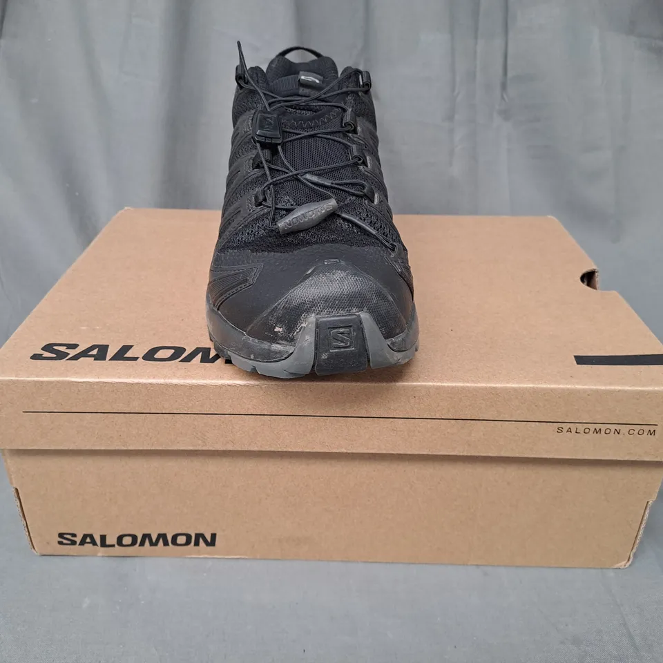 BOXED PAIR OF SALOMON XA PRO 3D V8 SHOES IN BLACK UK SIZE 9