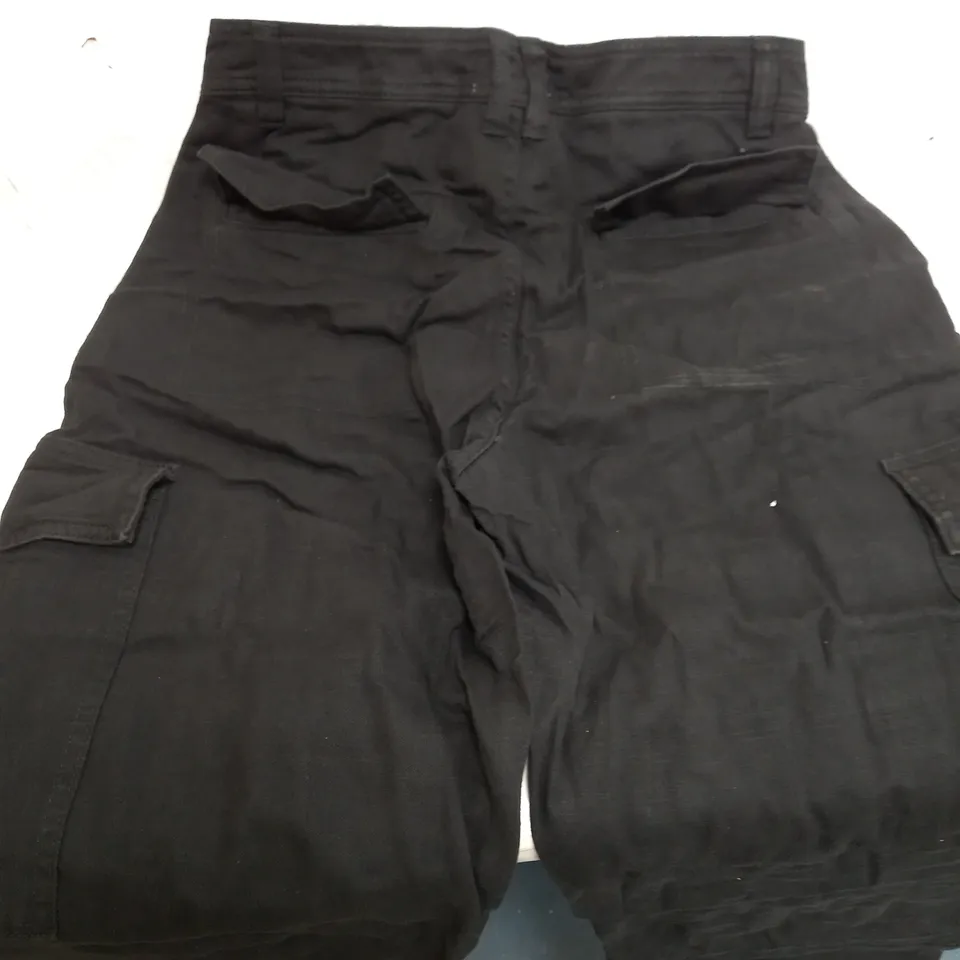 APPROXIMATELY 13 COTTON ON ITEMS INCLUDING SIZE 10 BLACK CARGO JEANS