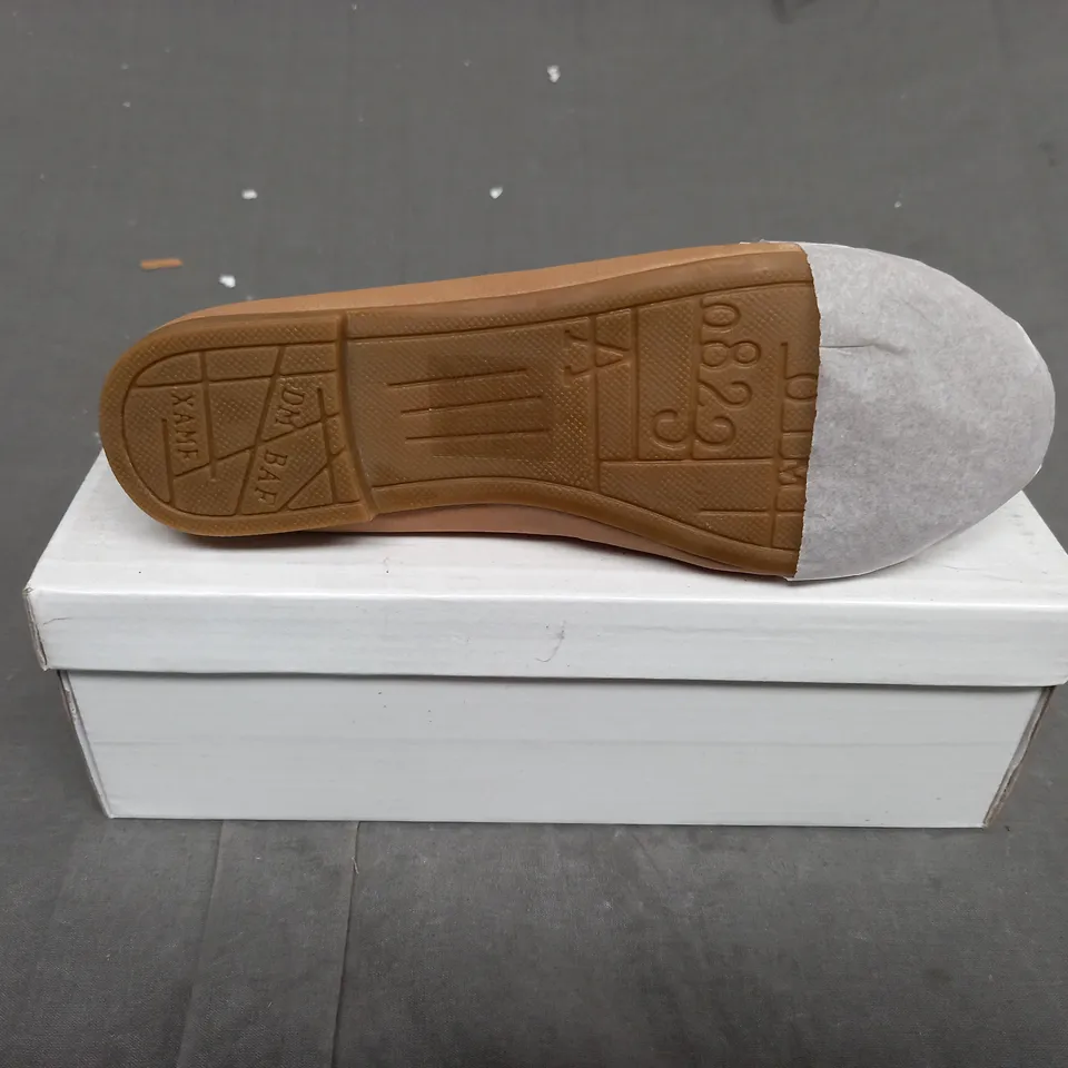 BOX OF APPROXIMATELY 24 BOX BIEGE SLIP IN SHOES IN VARIOUS SIZES