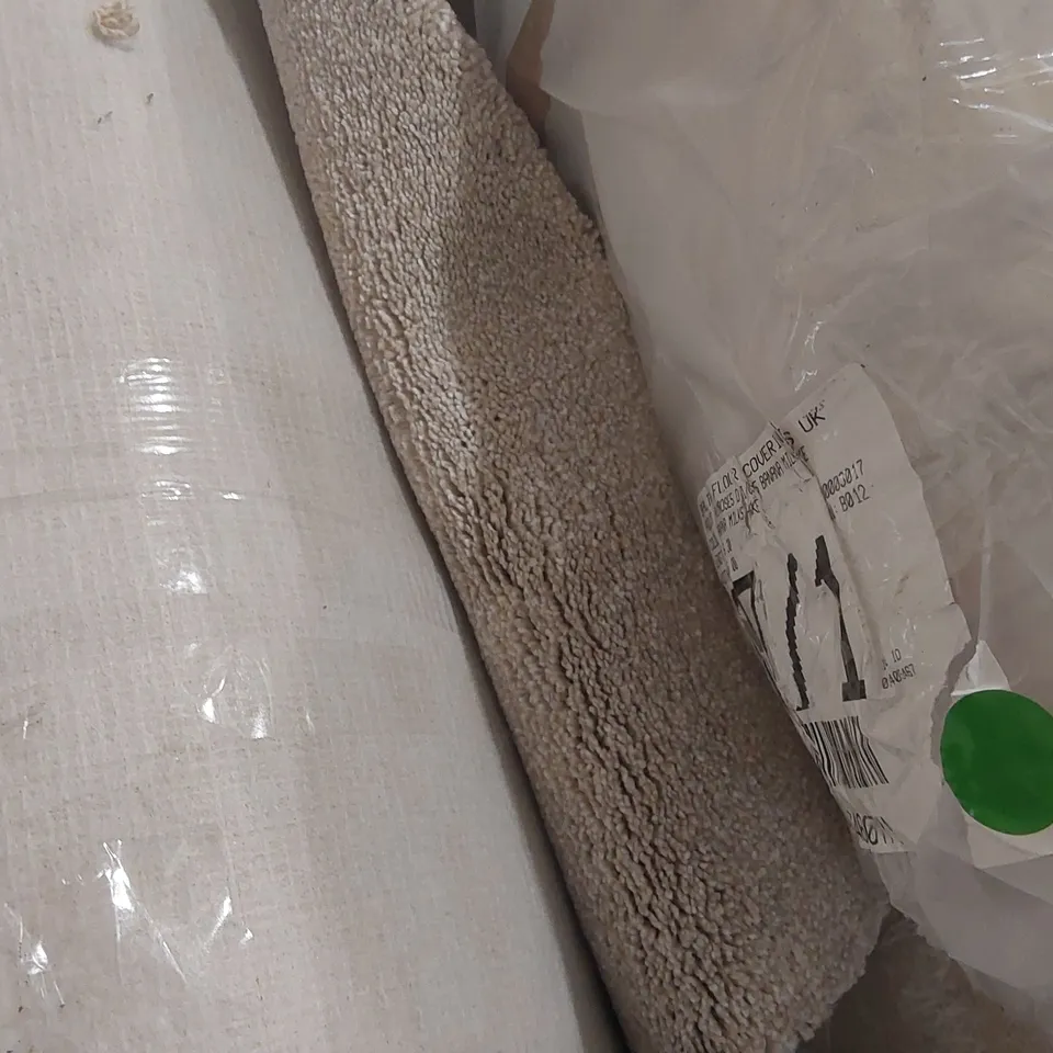 ROLL OF QUALITY SUBLIME VANILLA ICE CARPET - APPROXIMATELY 6.6 x 5m