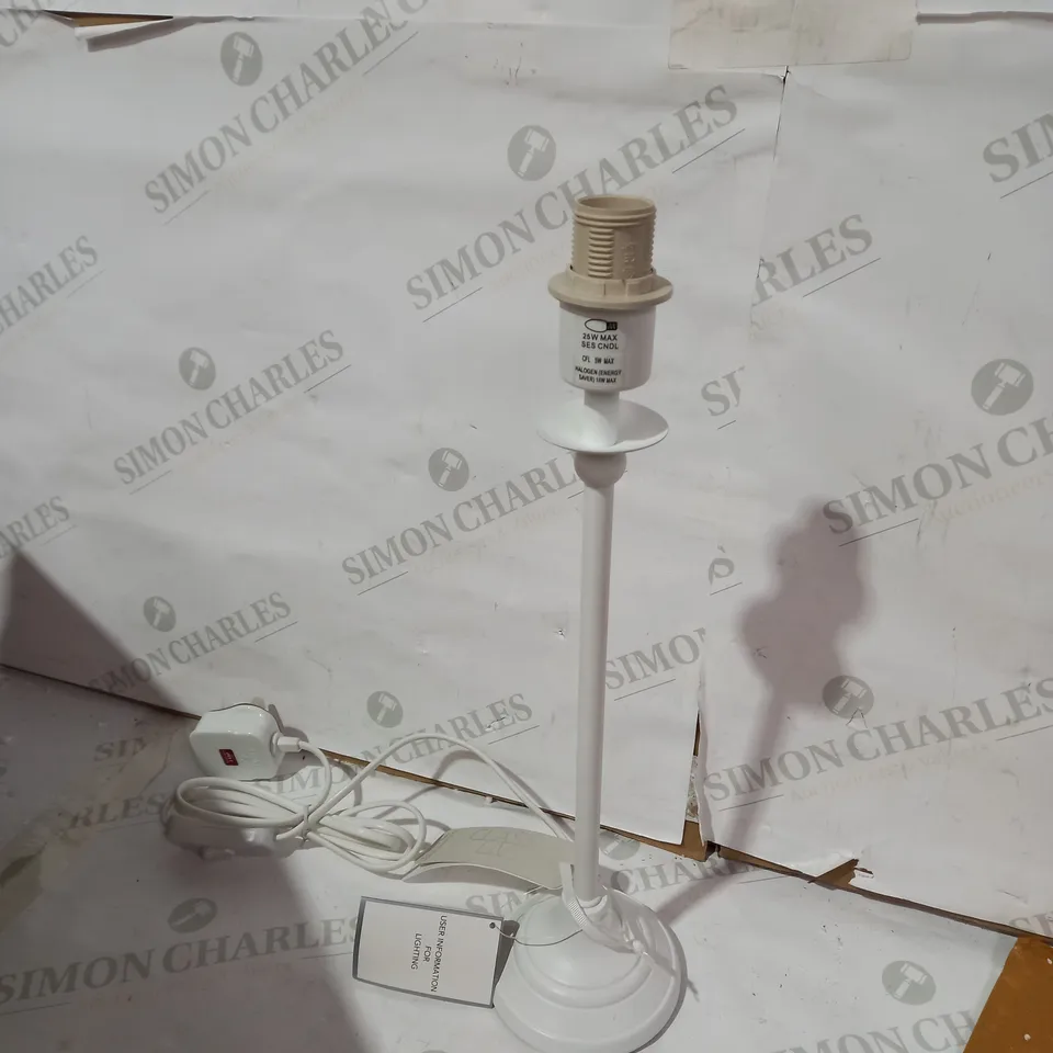 BOXED CLASSIC LIVING WHITE TABLE LAMP
