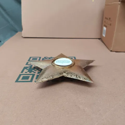 GISELA GRAHAM LONDON - BOX OF 6 METAL STAR CHRISTMAS ORNAMENTS/TREE TOPPER – DISTRESSED FINISH