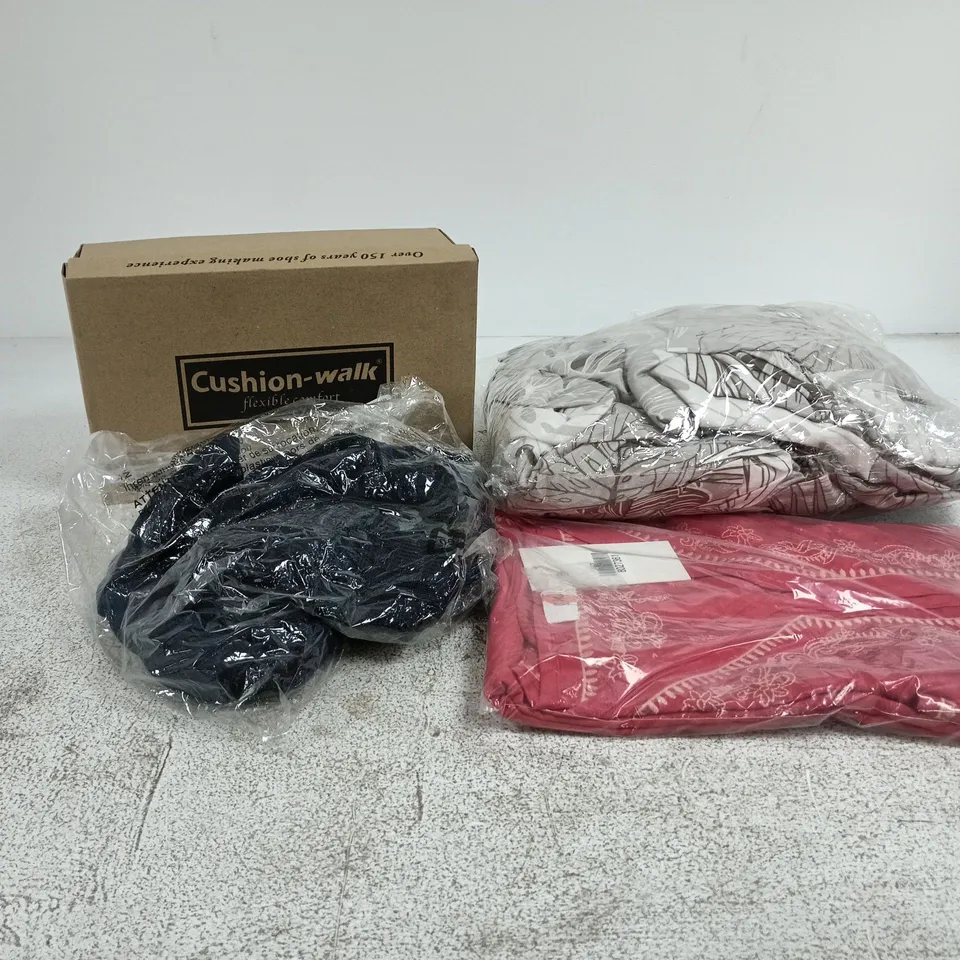 BOX OF APPROXIMATELY 25 ASSORTED ITEMS TO INCLUDE CUSHION WALK FOOTWEAR, SUGAR CRISP CLOTHING ETC