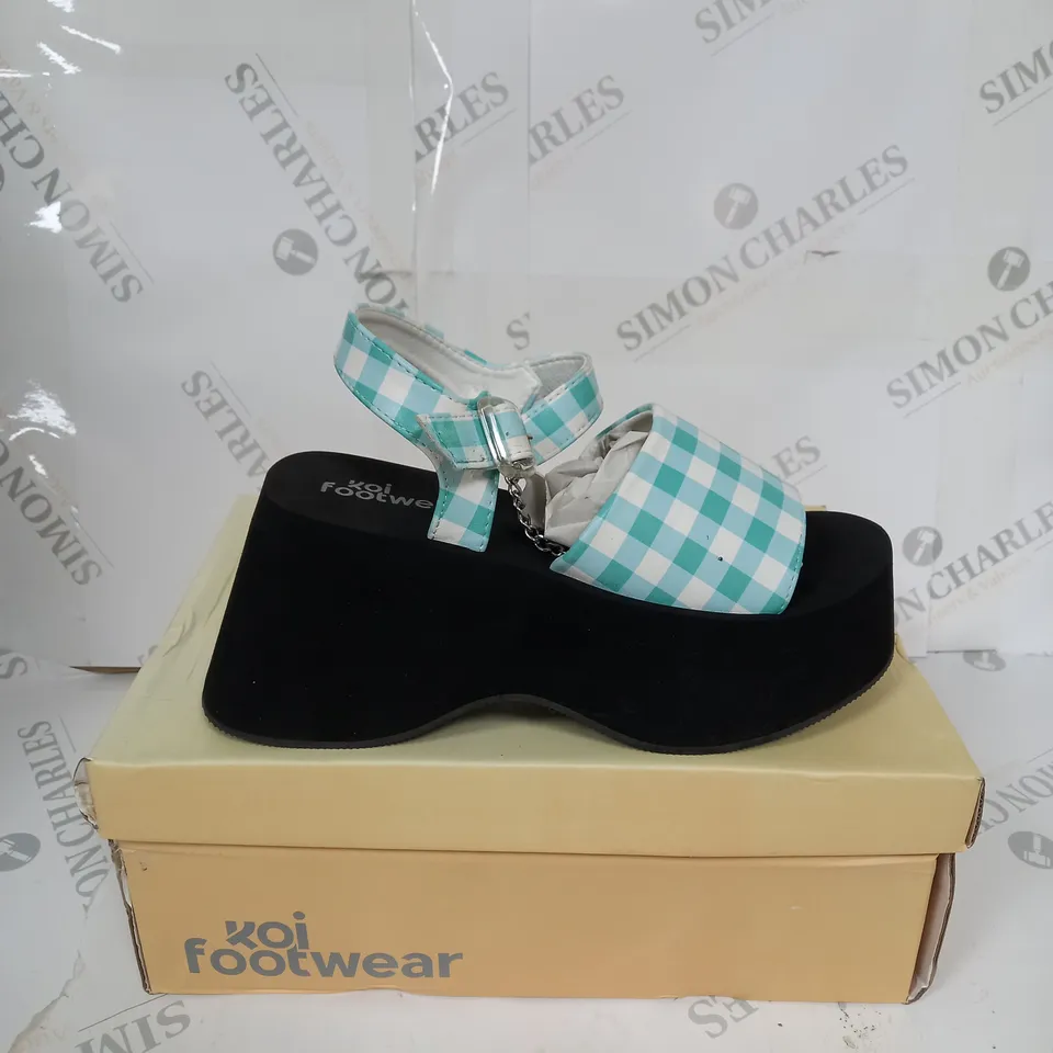 BOXED KOI FOOTWEAR FLYING WHISPERS BLUE PLAID BUTTERFLY SANDALS SIZE 5