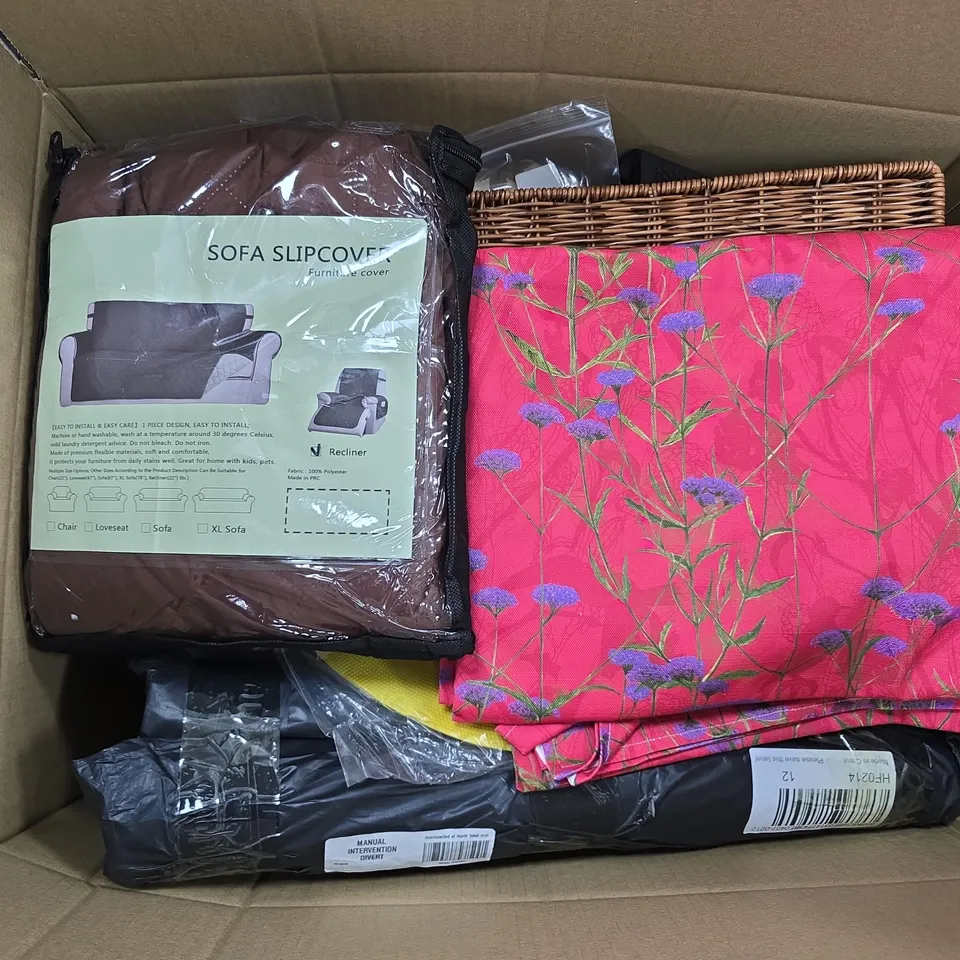 APPROXIMATELY 15 ASSORTED HOUSEHOLD PRODUCTS TO INCLUDE SOFA SLIP COVER, PINKGRIP SF, TIGEX MULTIFLOW BOTTLE, ETC - COLLECTION ONLY