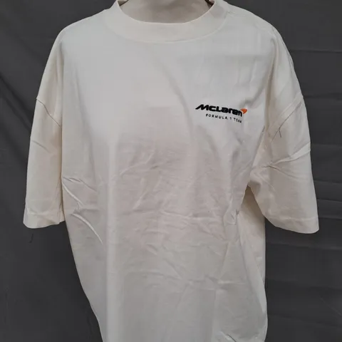 HOLLISTER MCLAREN FORMULA 1 EVOLUTION T-SHIRT IN OFF WHITE SIZE LARGE